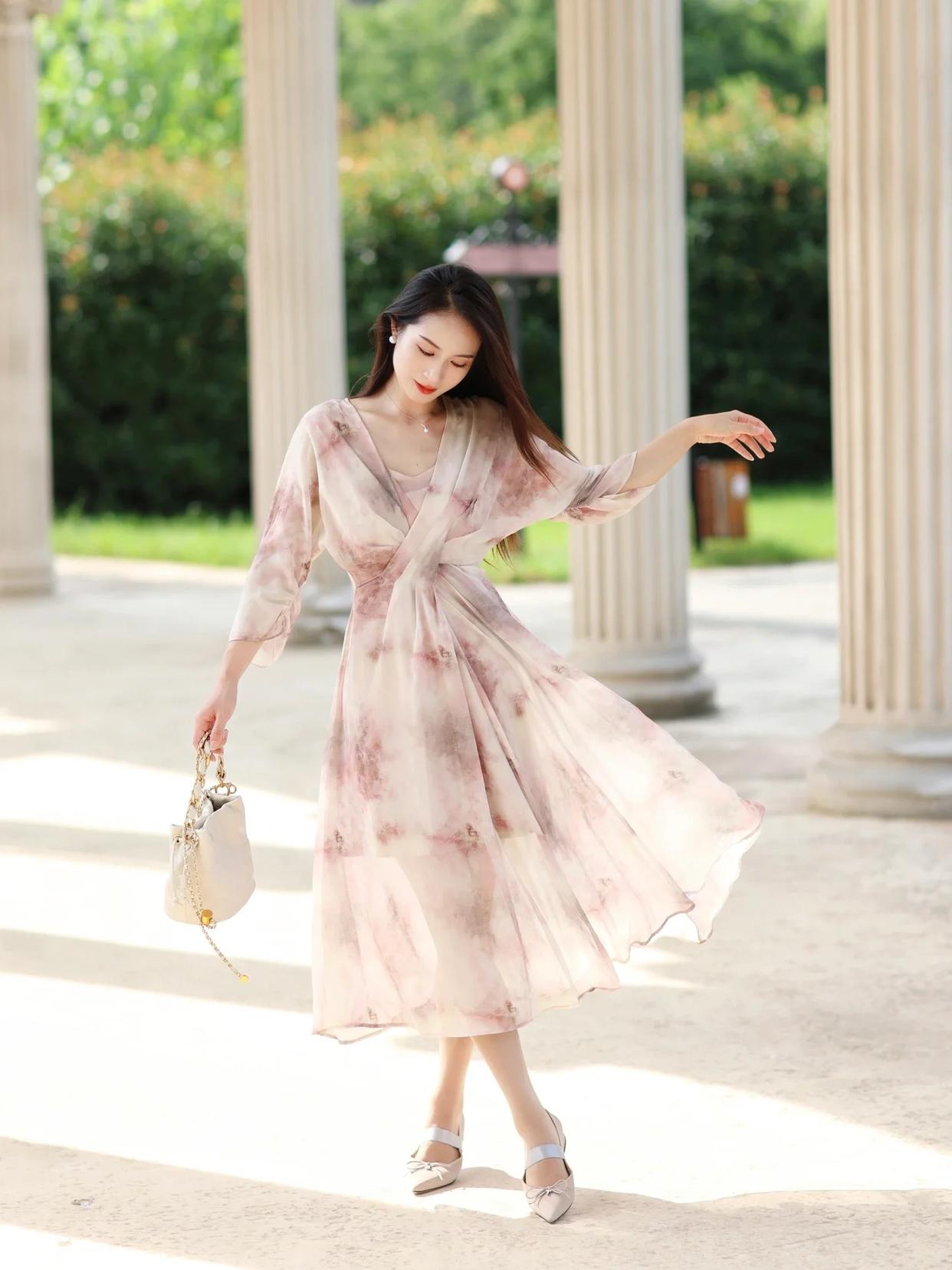 穿好看的裙子拍照,9个自然优雅的姿势,拍照尽显女性魅力