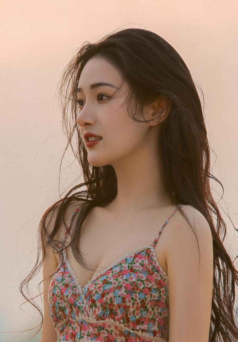 11个裙子拍照姿势,穿裙子这样摆姿势,拍照魅力好看又气质