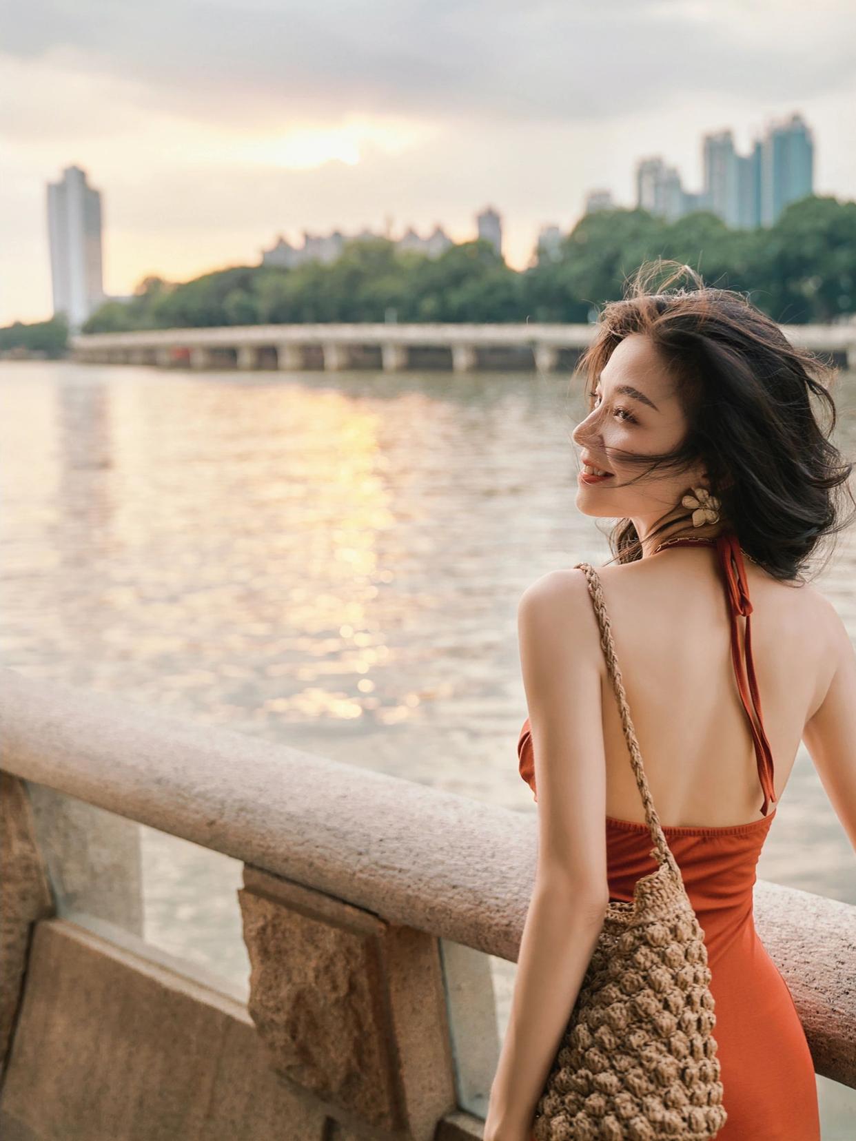 11个裙子拍照姿势,穿裙子这样摆姿势,拍照魅力好看又气质