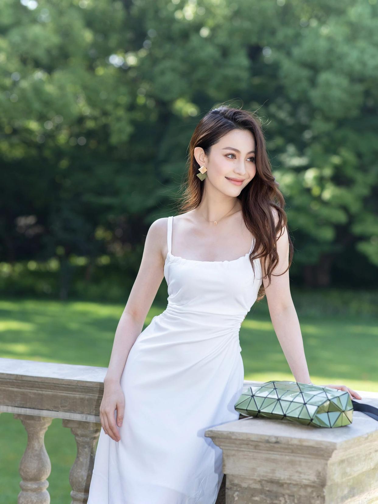 气质女人拍照技巧,11个姿势,瞬间气质拉满,照片好看