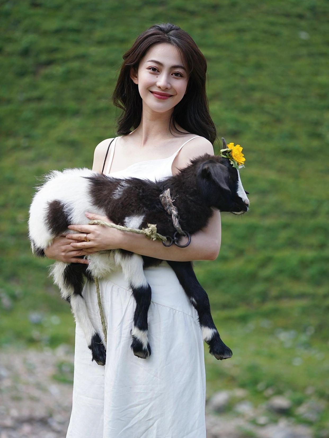 气质女人拍照技巧,11个姿势,瞬间气质拉满,照片好看