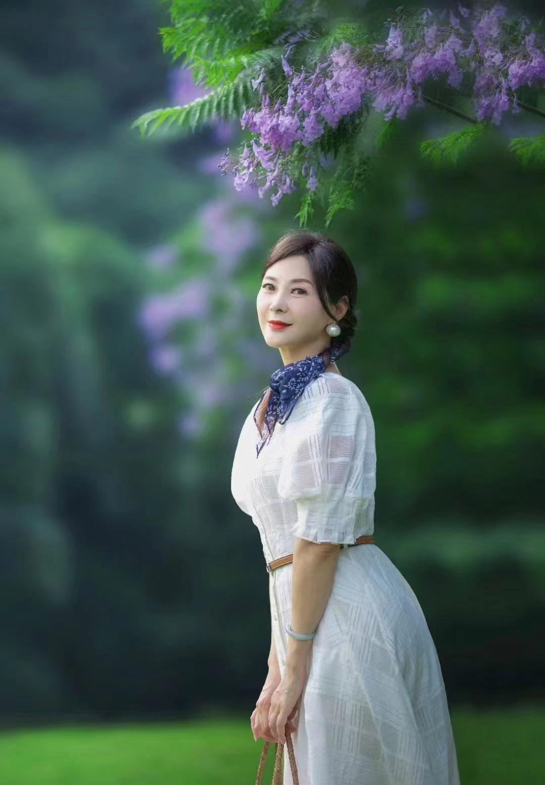 中年姐姐拍优雅美照,这些通俗易懂的技巧,出片气质大方有韵味