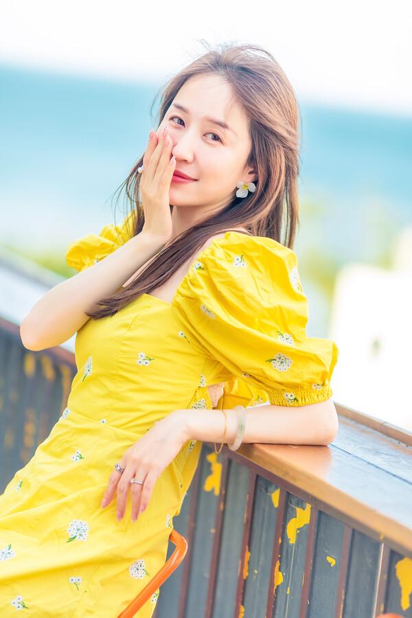 气质女生如何拍照,8个姿势告别拍照呆板,拍照气质又漂亮