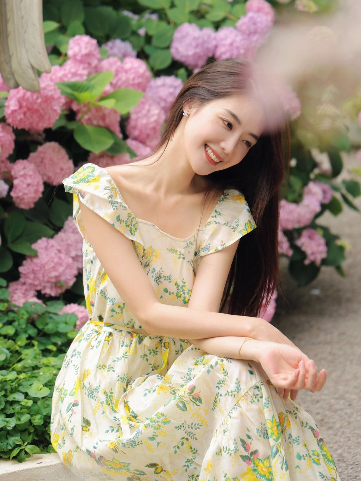 11个裙子拍照姿势,穿裙子这样摆姿势,拍照魅力好看又气质