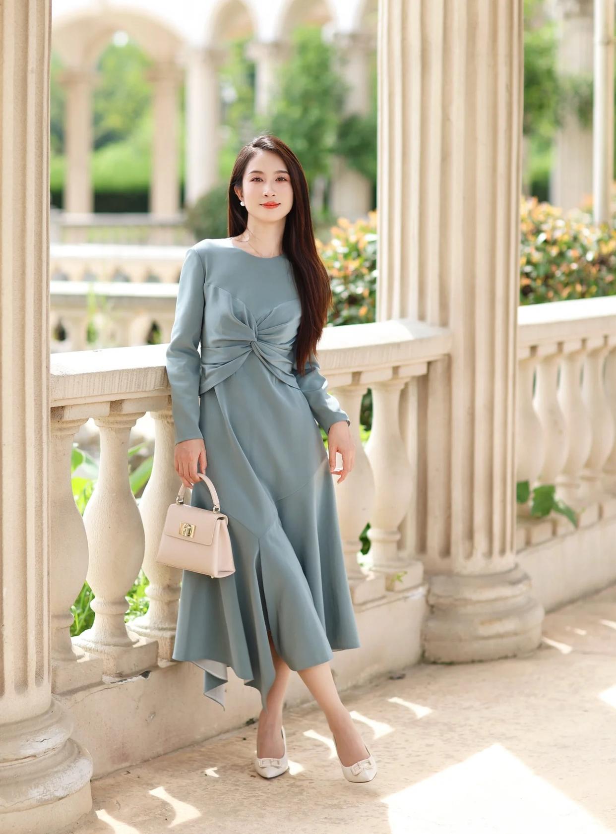 穿好看的裙子拍照,9个自然优雅的姿势,拍照尽显女性魅力