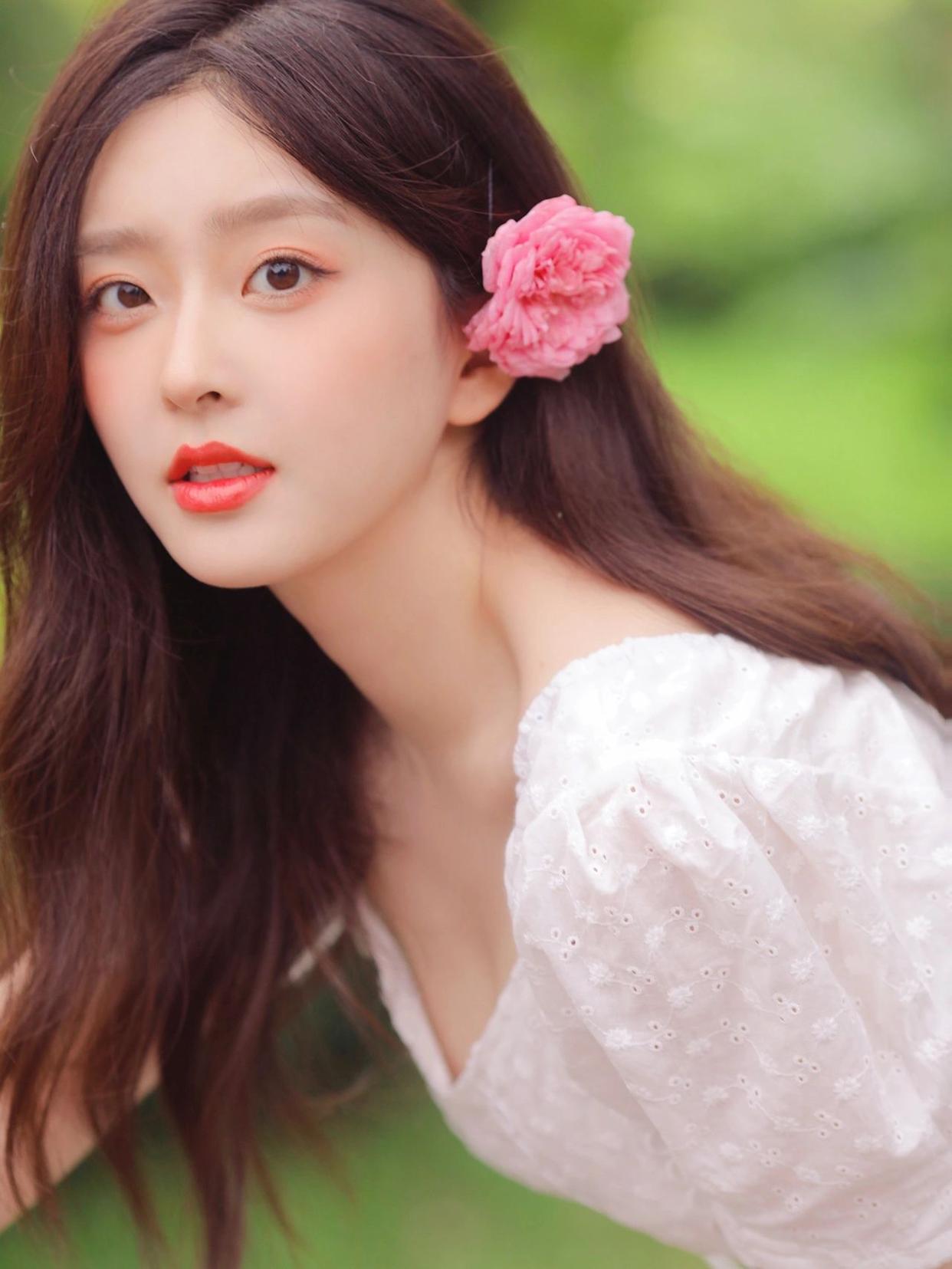 气质女生如何拍照,8个姿势告别拍照呆板,拍照气质又漂亮