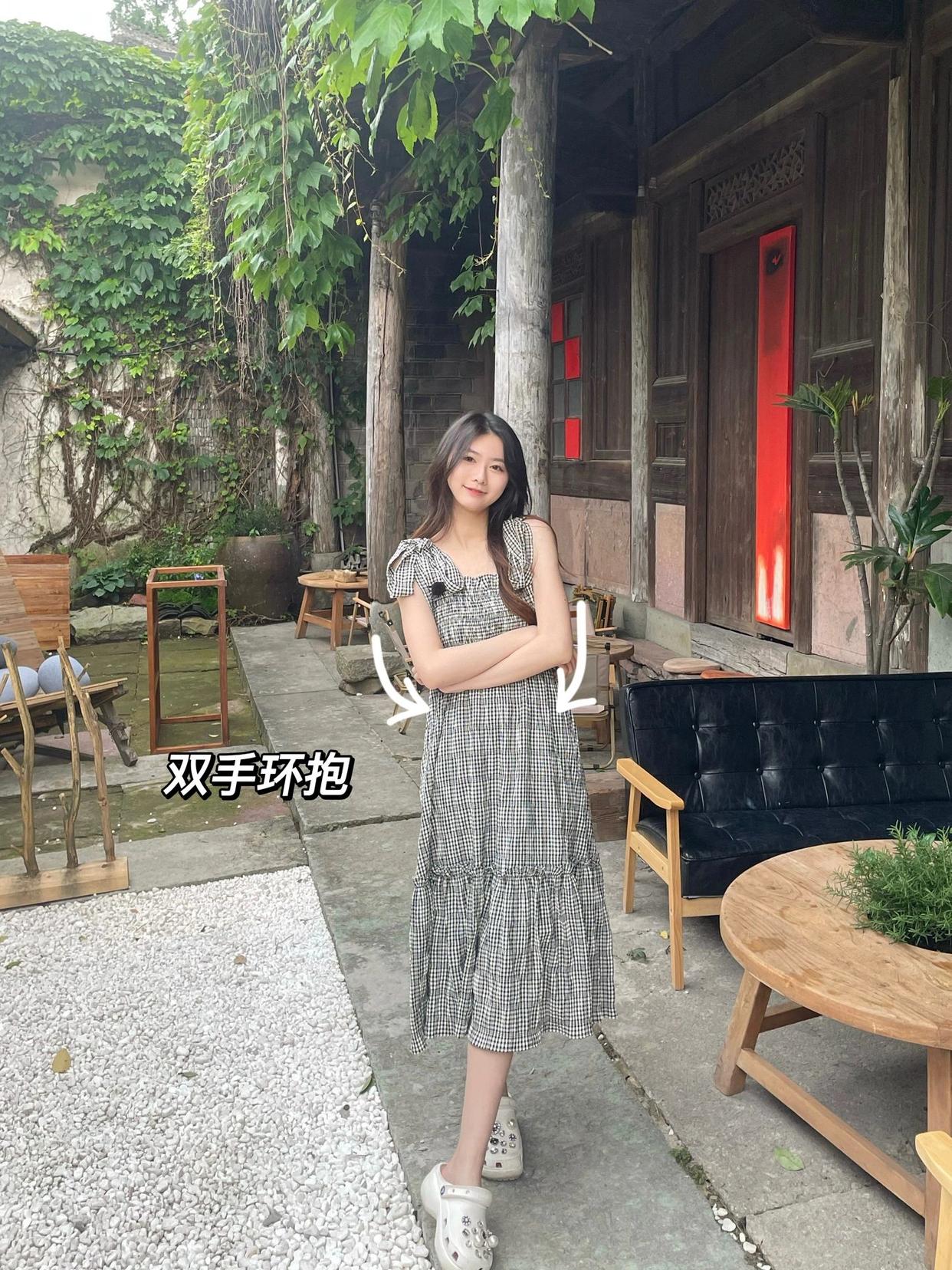 9个穿裙子拍照姿势,全身照这样拍,上镜气质腿长又好看