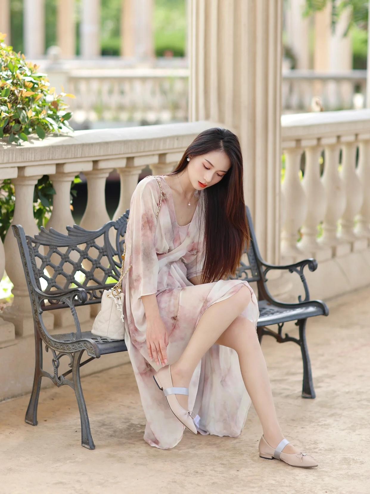 穿好看的裙子拍照,9个自然优雅的姿势,拍照尽显女性魅力