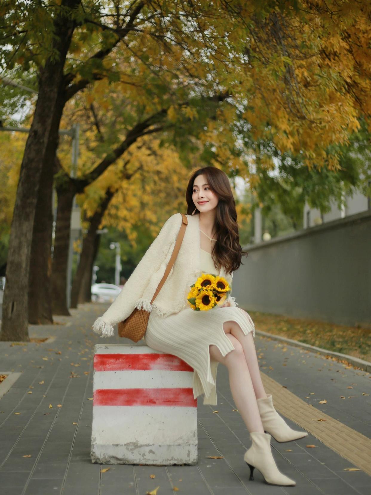 气质女人拍照技巧,11个姿势,瞬间气质拉满,照片好看