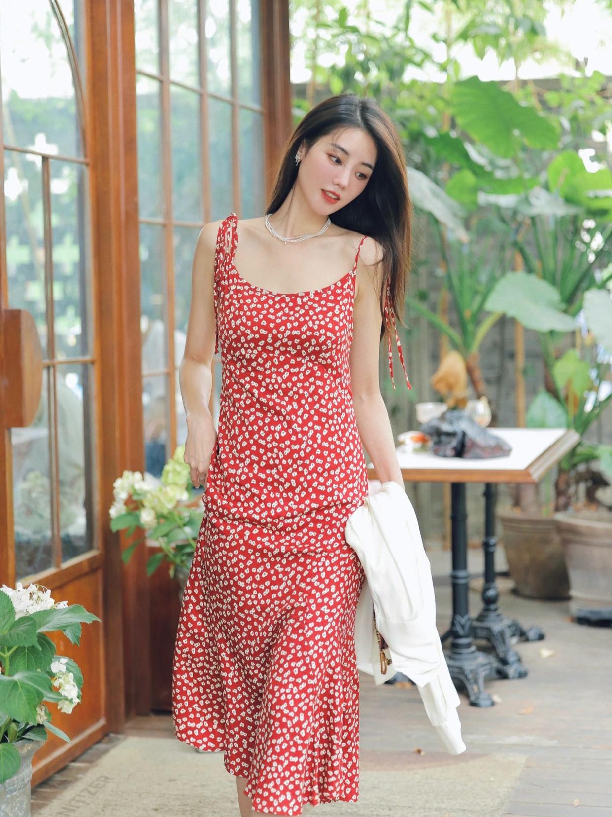 11个裙子拍照姿势,穿裙子这样摆姿势,拍照魅力好看又气质