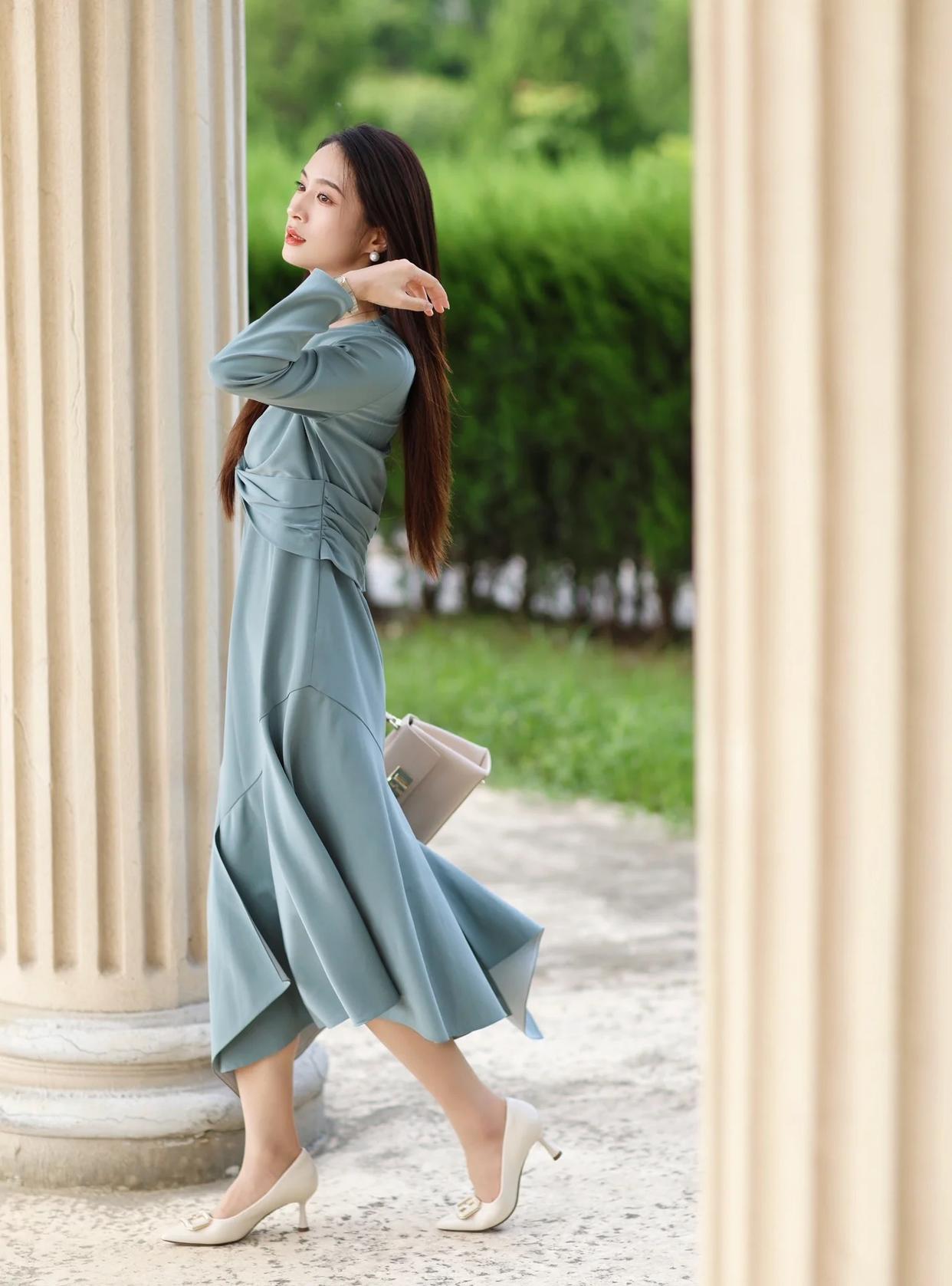 穿好看的裙子拍照,9个自然优雅的姿势,拍照尽显女性魅力