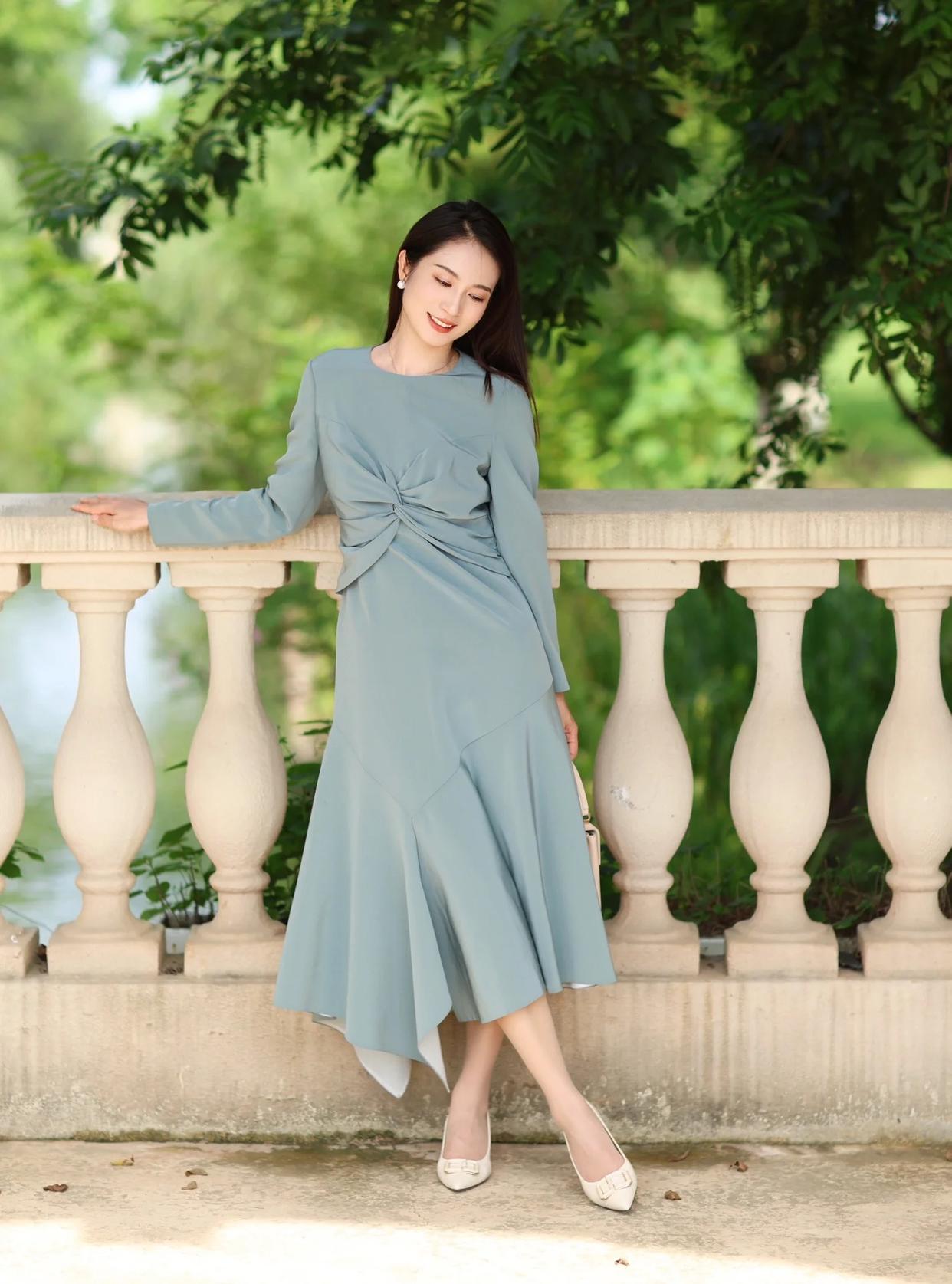 穿好看的裙子拍照,9个自然优雅的姿势,拍照尽显女性魅力