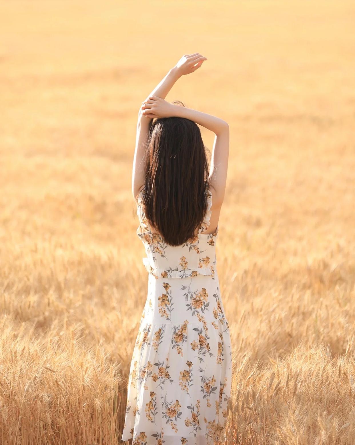 麦田人像摄影,怎么拍才更唯美、漂亮,9个技巧帮你拍美麦田人像