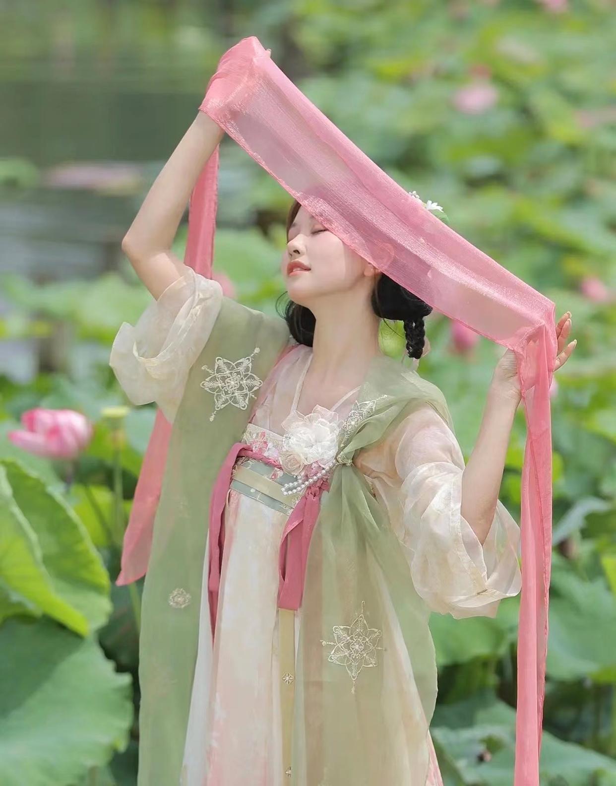 把荷花人像拍美,8个技巧值得一学,发朋友圈获赞无数