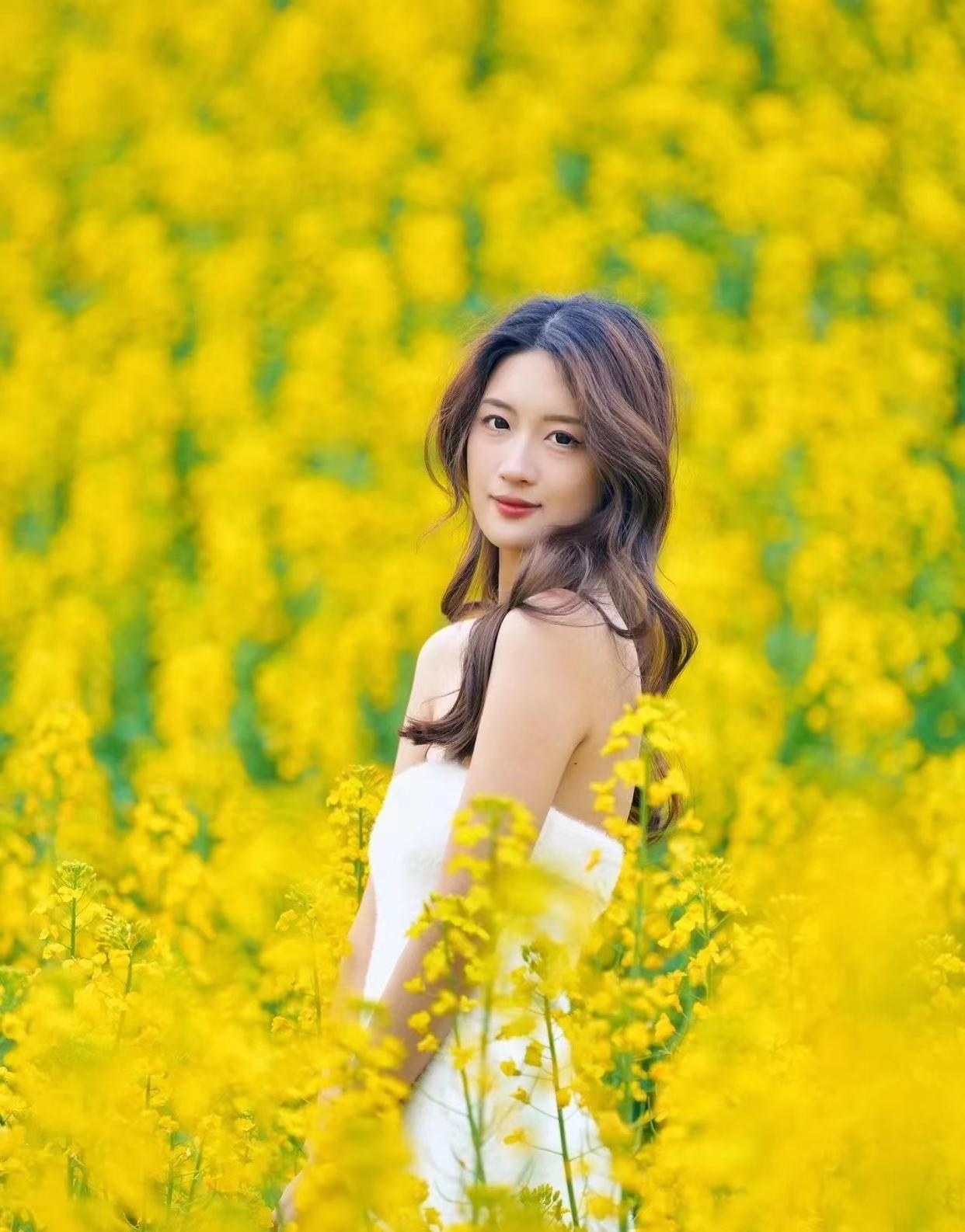 拍照姿势不设限,这些适合一个人的姿势技巧,一个比一个好看