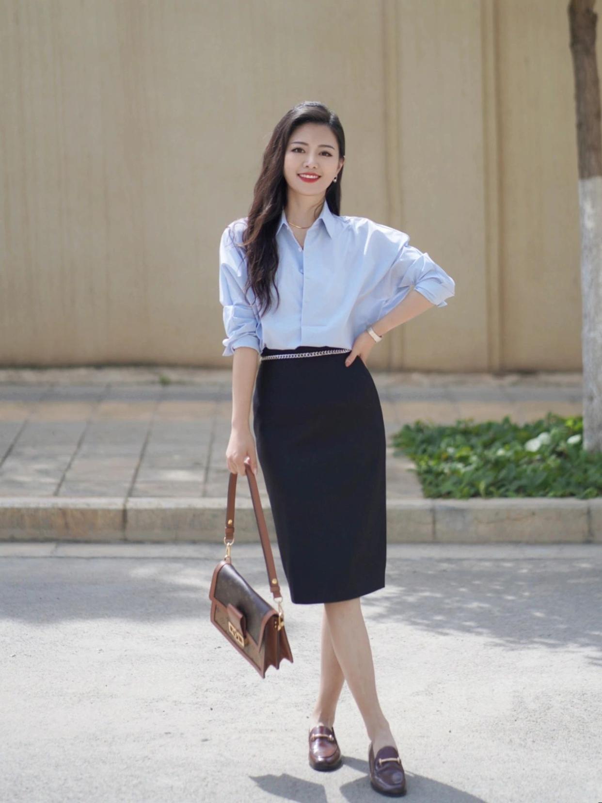 穿裙子怎么拍照好看?拒绝拍照不自然,7个姿势让你拍照气质漂亮