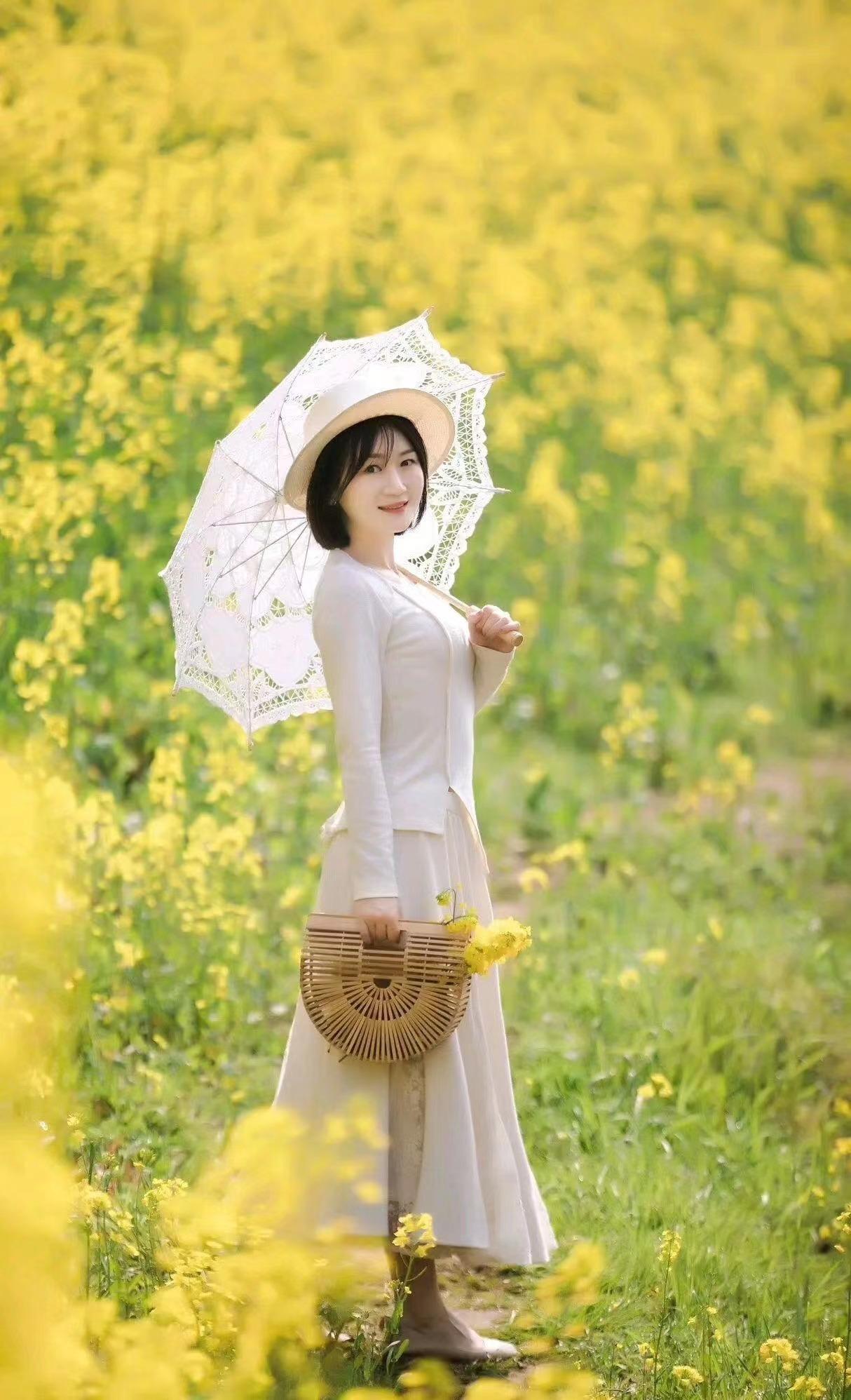 气质姐姐的拍照姿势,用简约大方的动作,拍照优雅不落俗