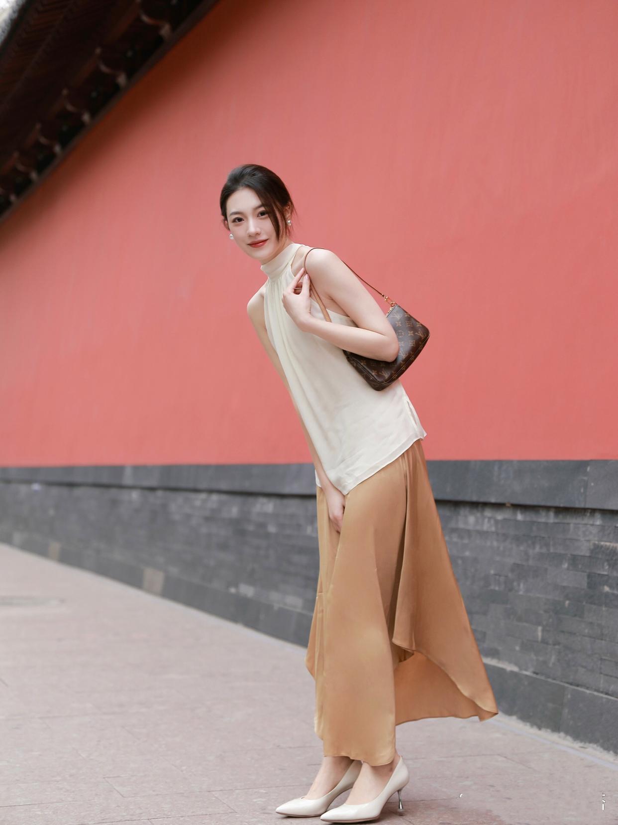 穿裙子这样拍照,气质知性有魅力,拍出你的不同美