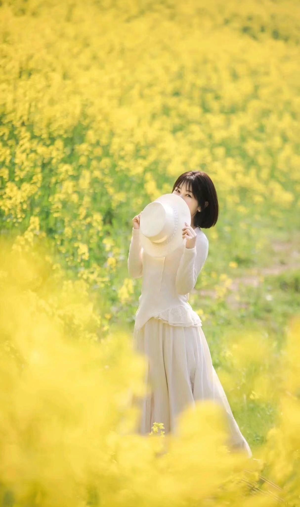 气质姐姐的拍照姿势,用简约大方的动作,拍照优雅不落俗