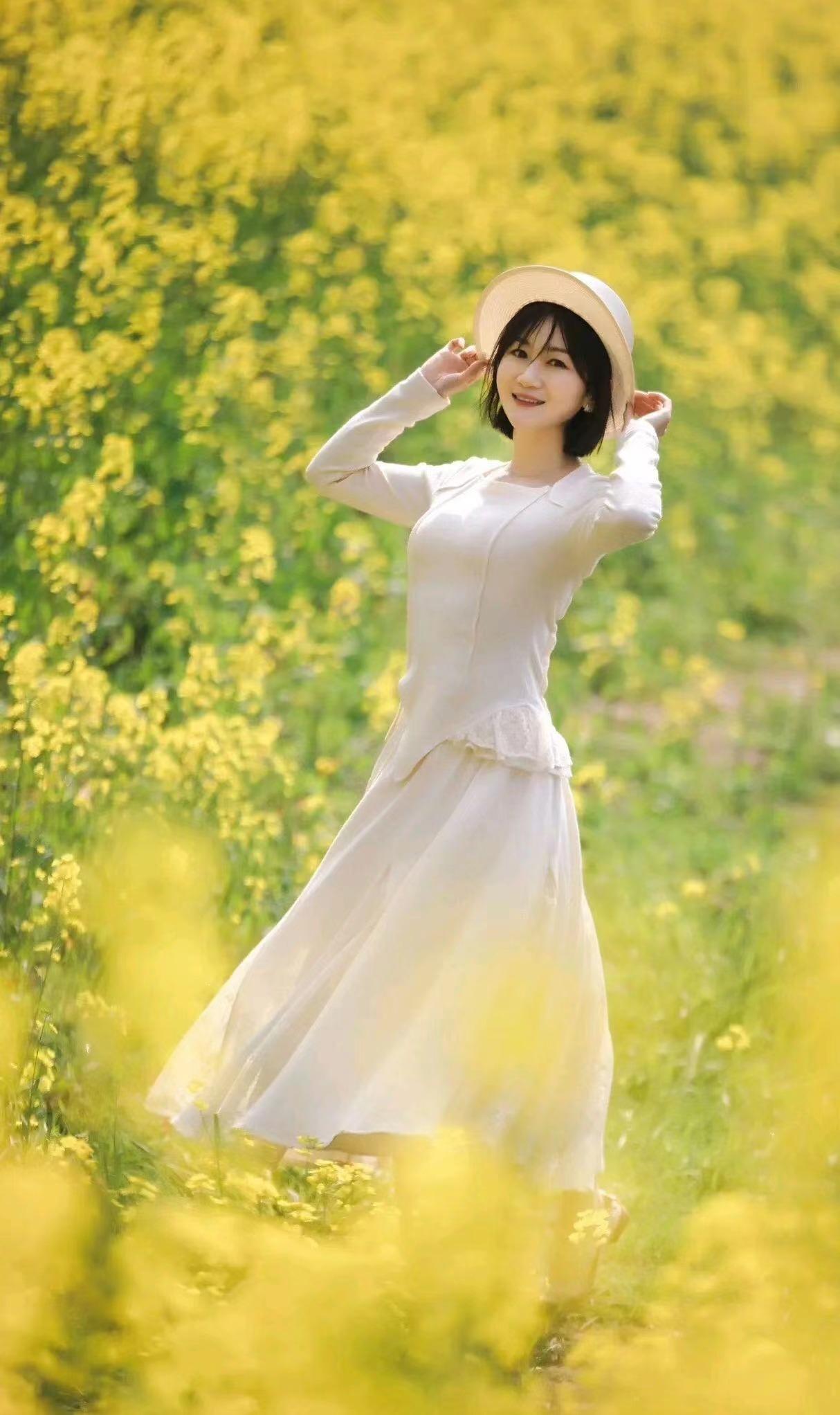 气质姐姐的拍照姿势,用简约大方的动作,拍照优雅不落俗