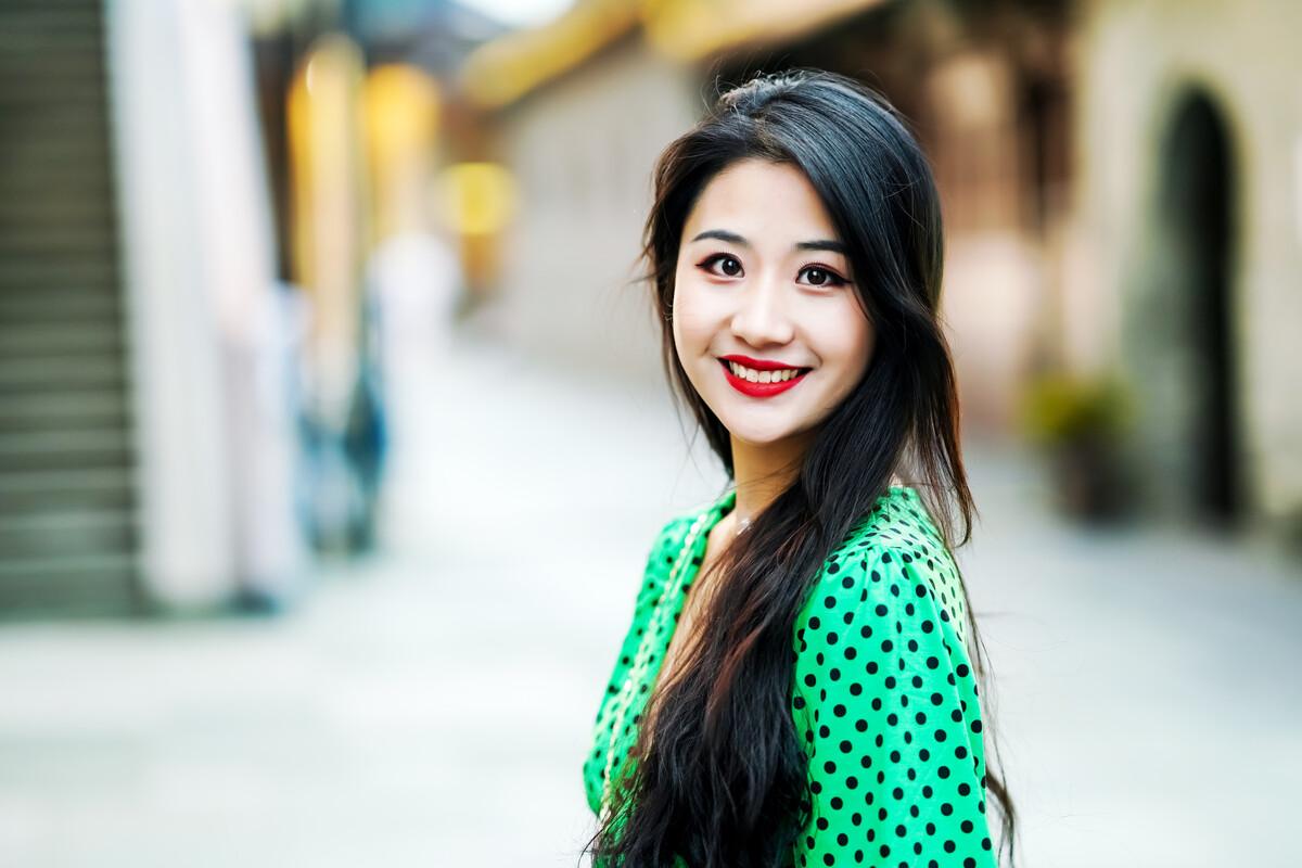 中年女士拍照,怎么拍自然有气质,10点拍照建议送给你