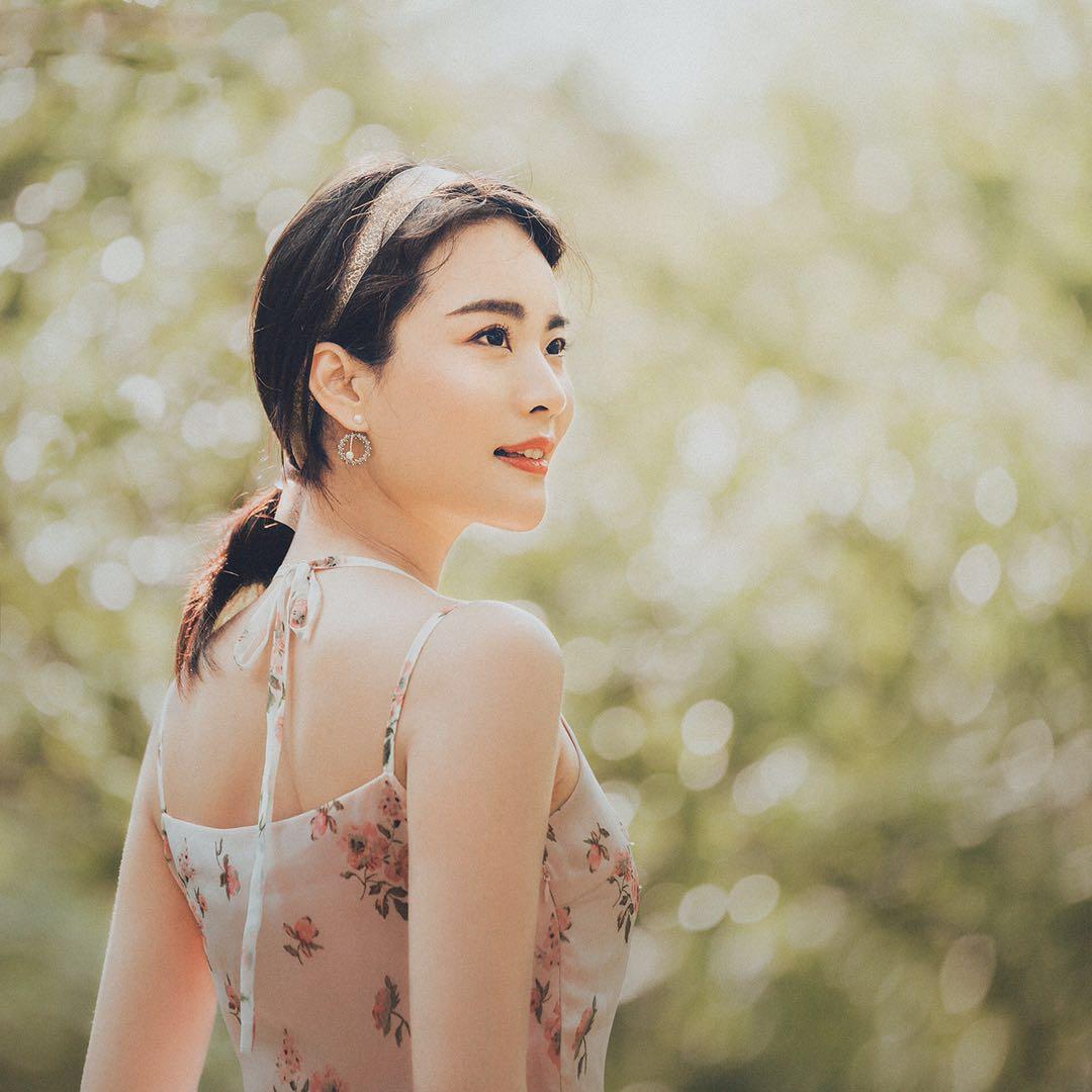 中年女士拍照,怎么拍自然有气质,10点拍照建议送给你