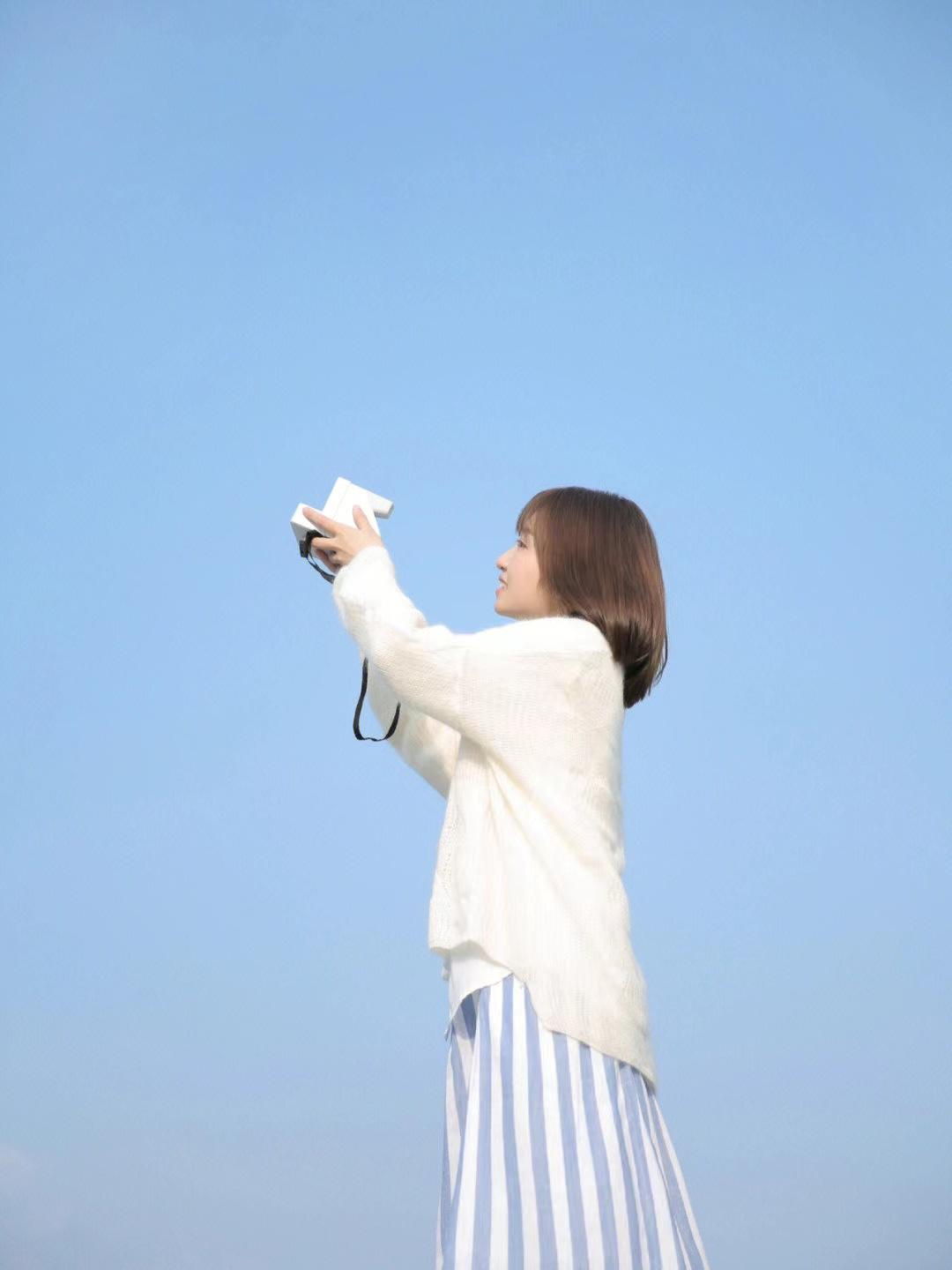 路边、蓝天下拍人像,这些摄影技巧,教你拍一眼心动的人像照片