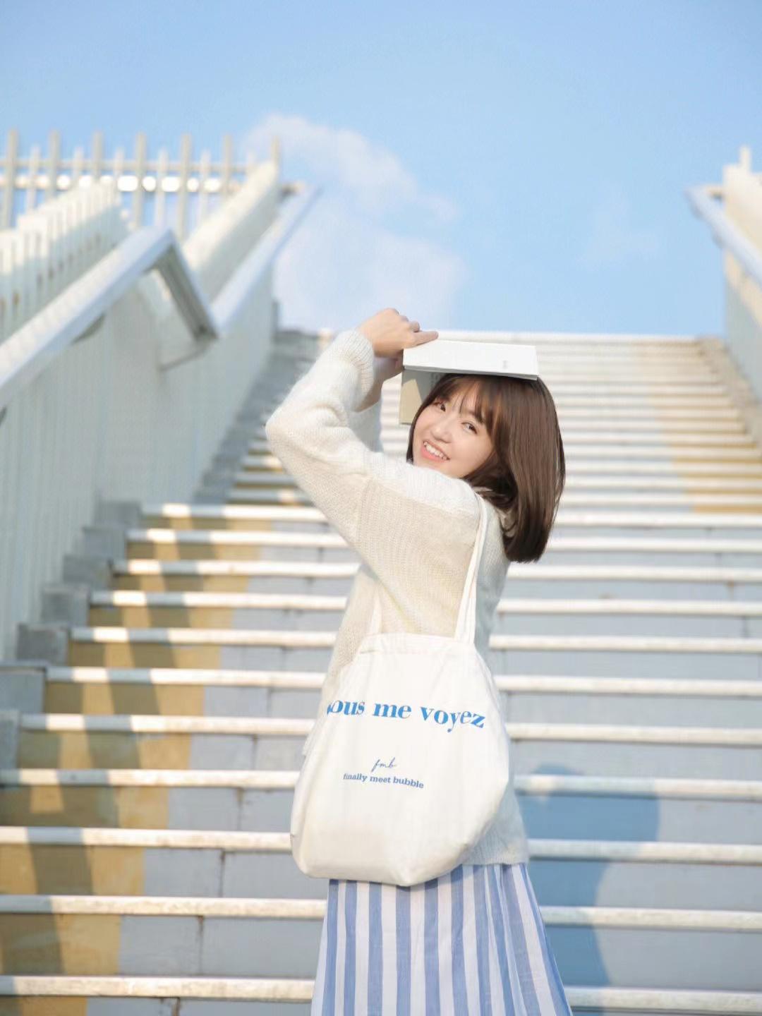 路边、蓝天下拍人像,这些摄影技巧,教你拍一眼心动的人像照片