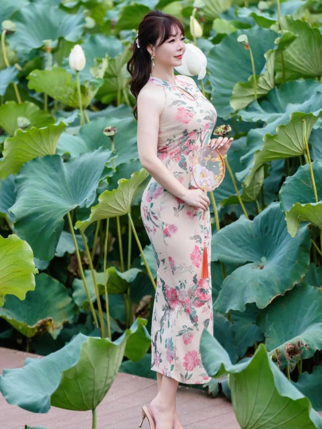 穿旗袍拍荷花,这样拍最出片|摄影师私藏动作指南