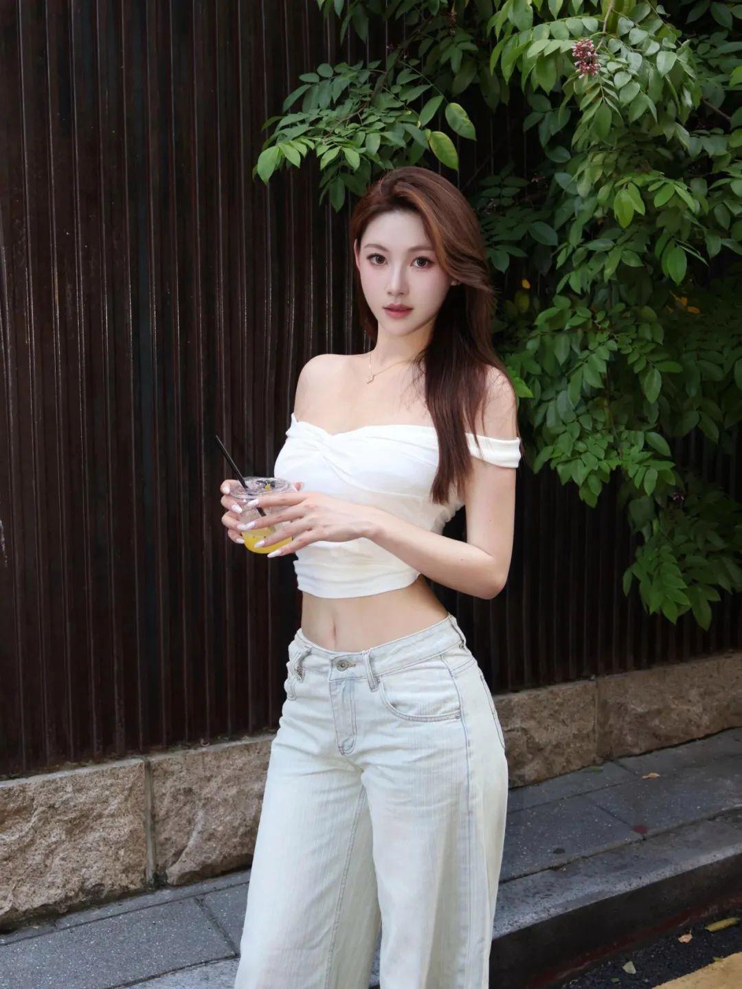 户外拍照,几个小动作,拍照又酷又美,时尚漂亮身材好