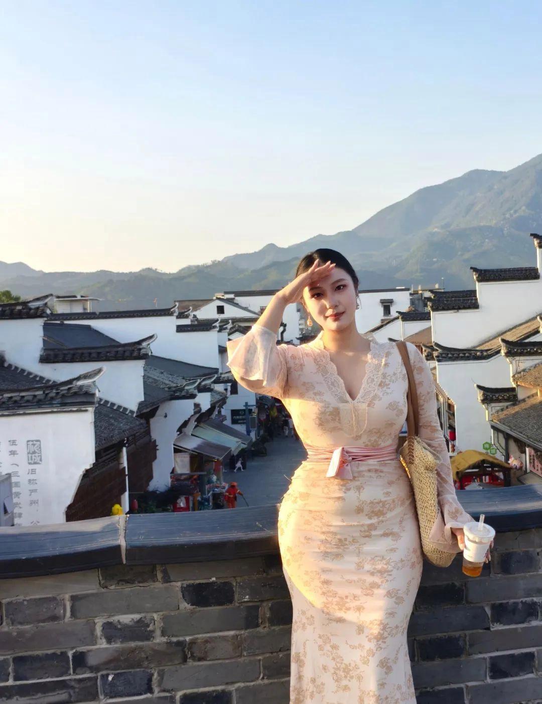 肉肉女生拍照,9个小动作,也能大方自信、漂亮气质显身材