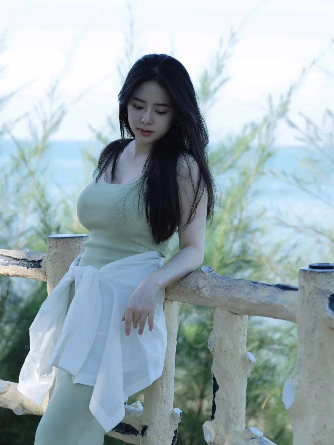 肉肉女生拍照,9个小动作,也能大方自信、漂亮气质显身材