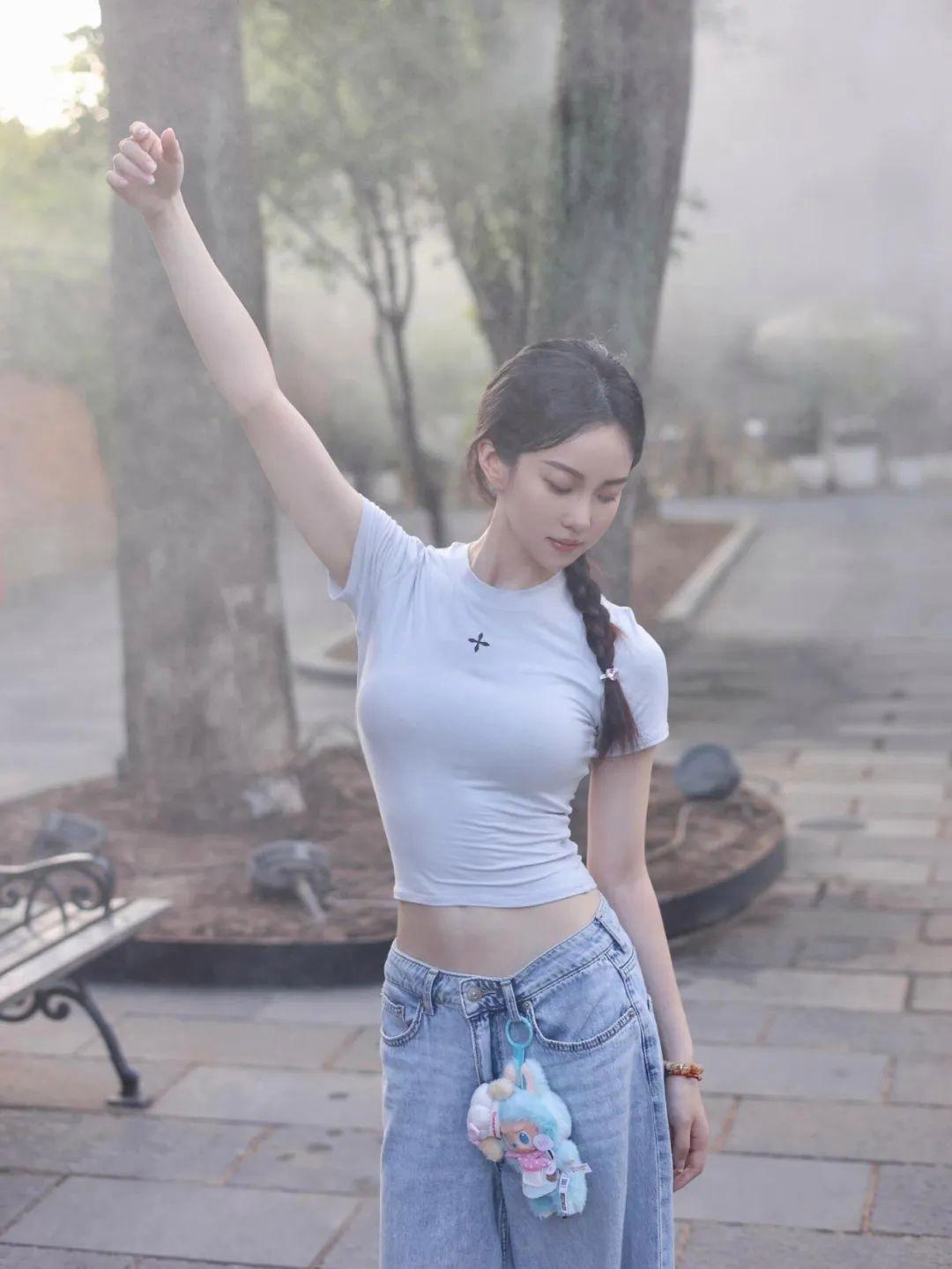 牛仔裤拍照,简单动作,拍照又酷又好看,显时候显身材