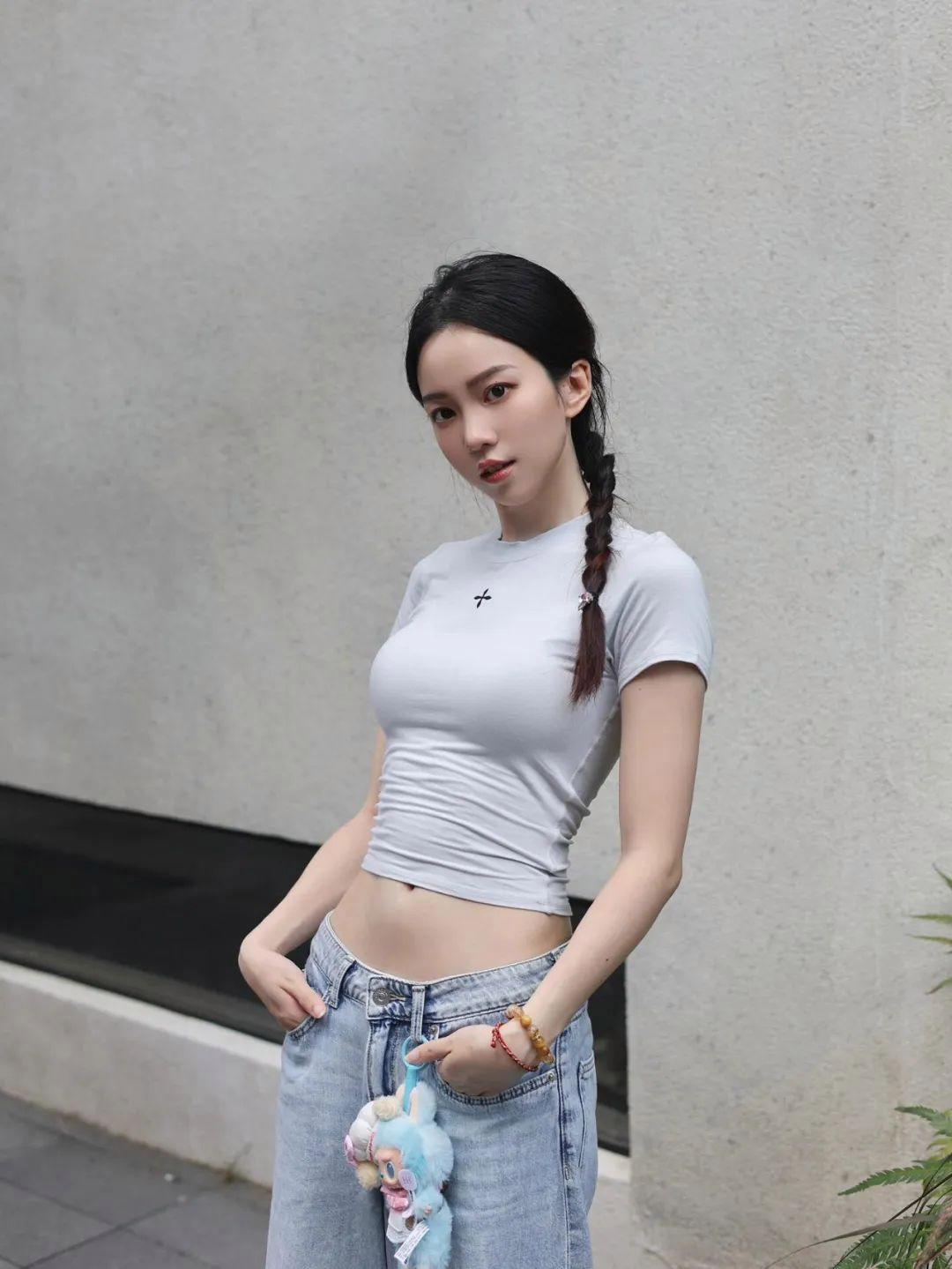 牛仔裤拍照,简单动作,拍照又酷又好看,显时候显身材