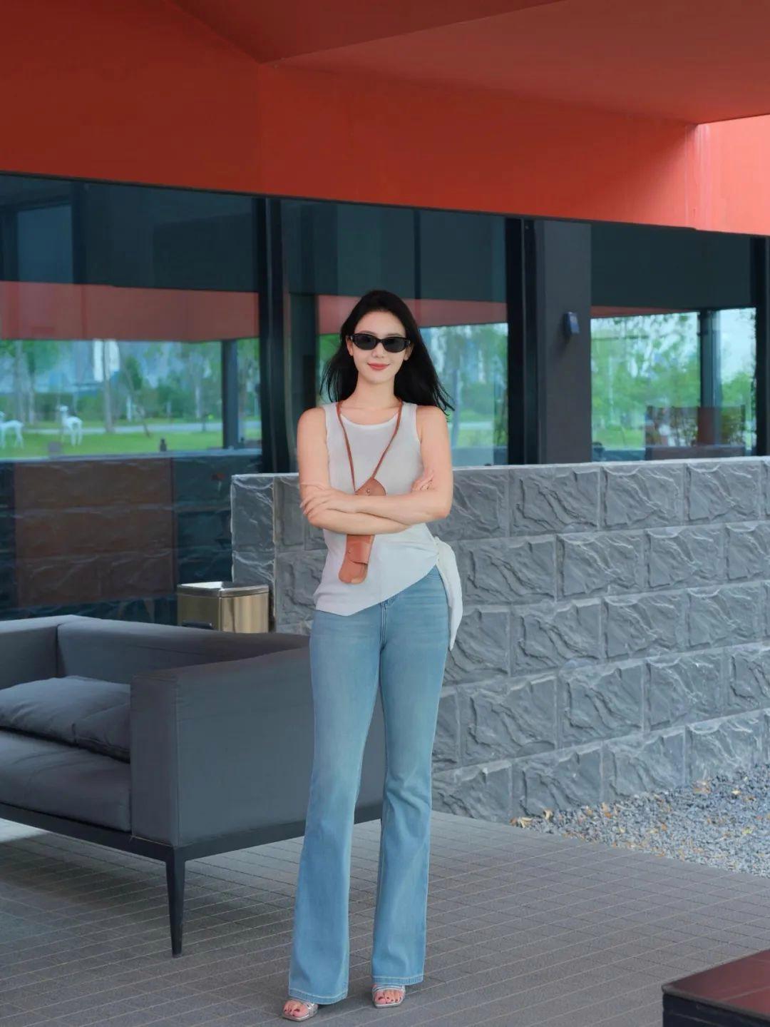 牛仔裤拍照，10个姿势，松弛漂亮又优雅，还能拍出气质好身材