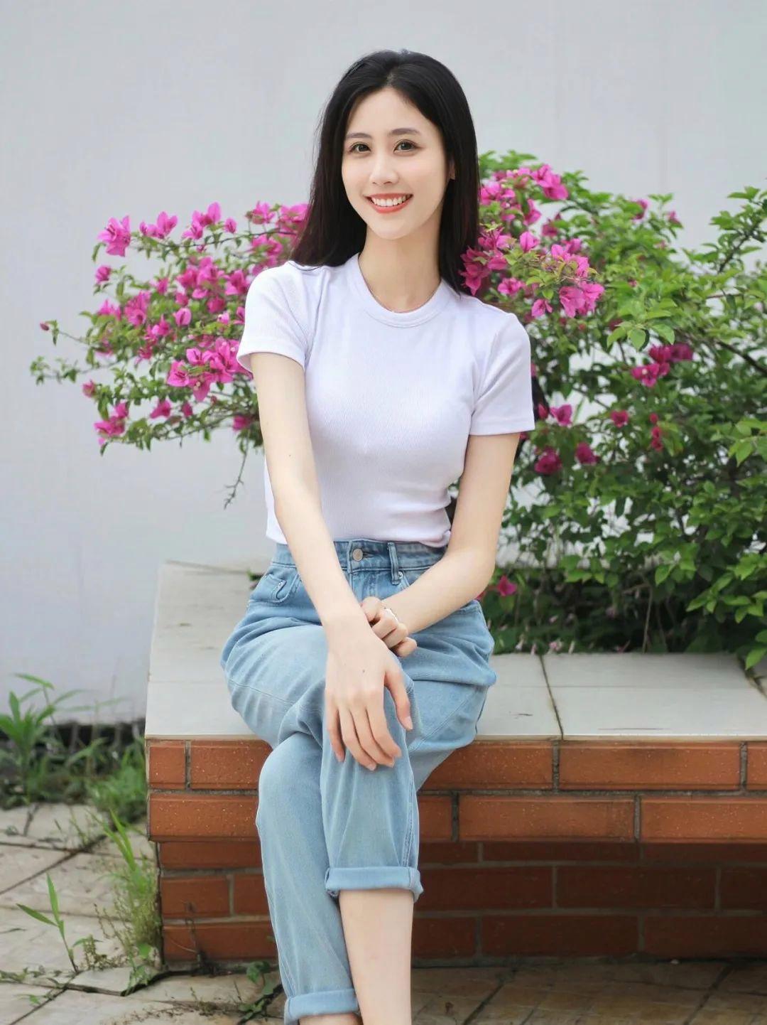 牛仔裤拍照，这些动作简单好学，显瘦显身材，自信大方又漂亮