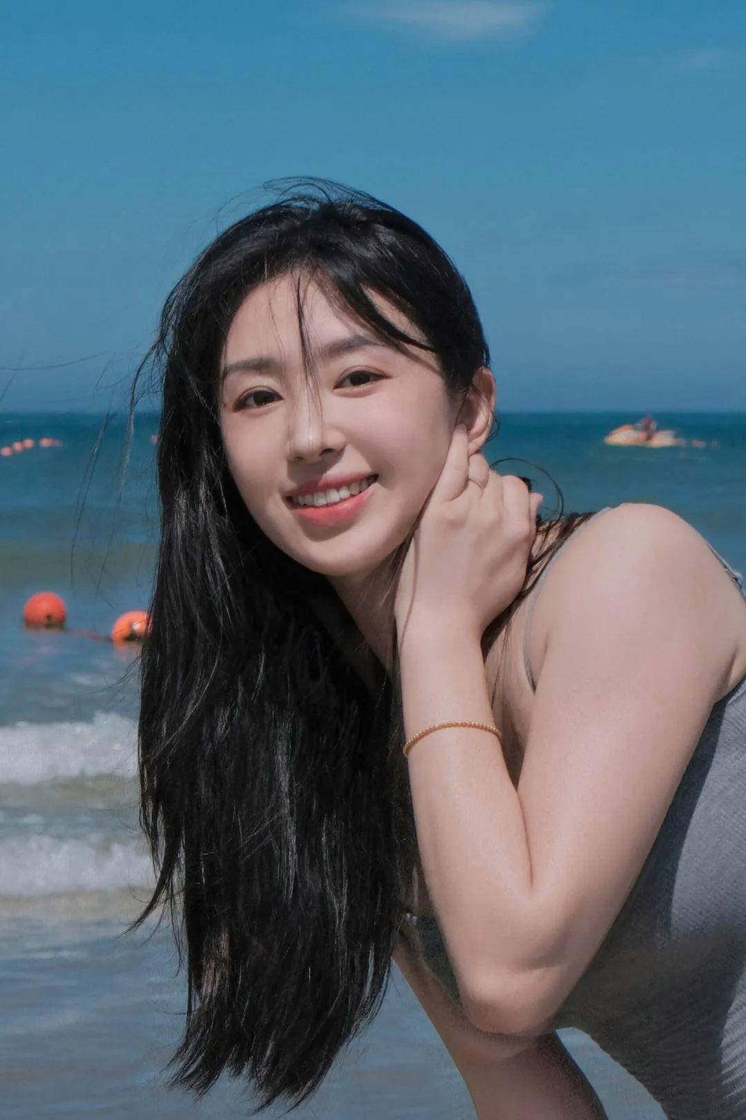 海边拍照,10个动作学起来,出片好看身材好,拍出自然氛围感