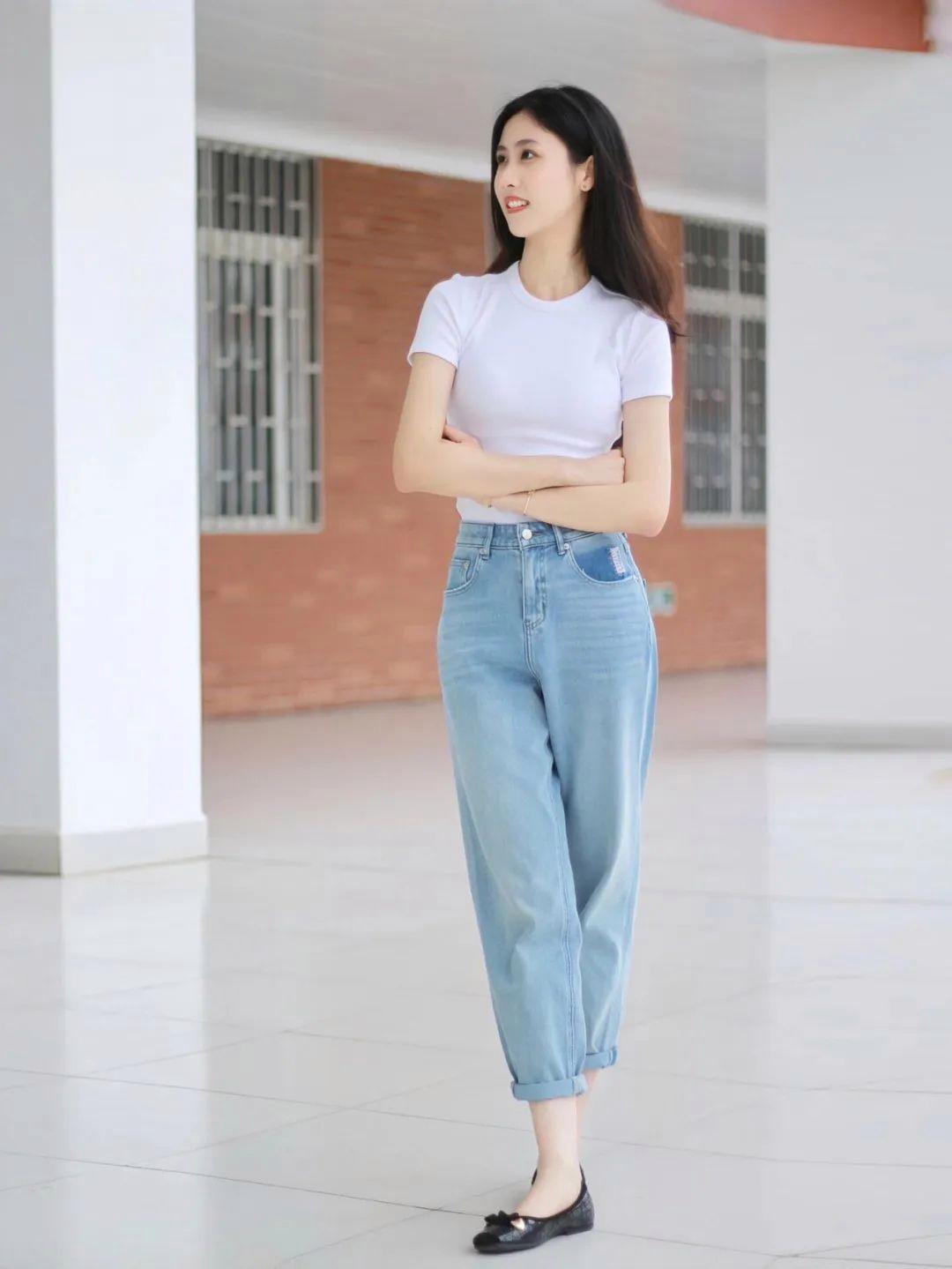 牛仔裤拍照，这些动作简单好学，显瘦显身材，自信大方又漂亮