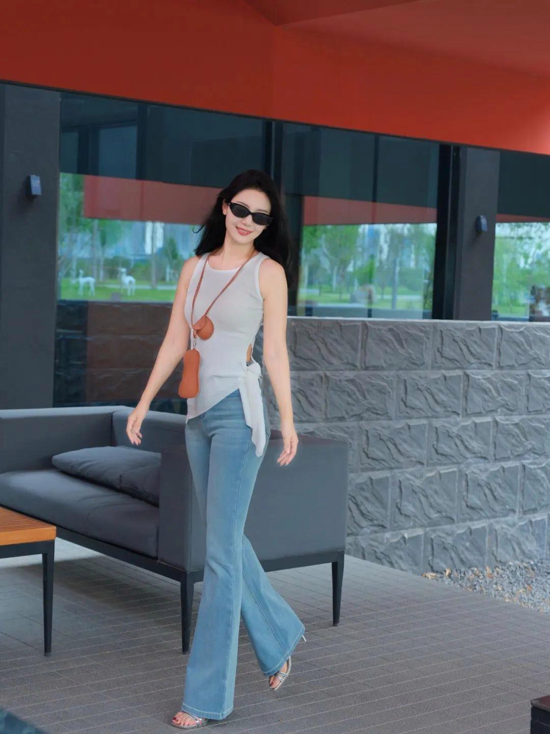 牛仔裤拍照，10个姿势，松弛漂亮又优雅，还能拍出气质好身材