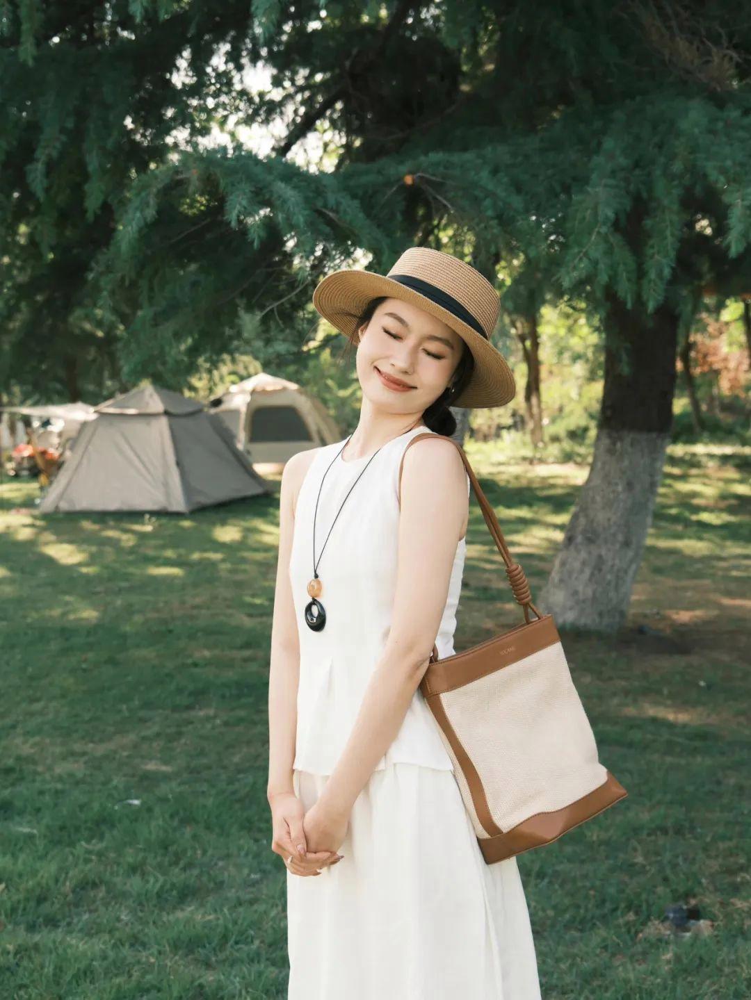 6个穿裙子拍照姿势，一学就会，拍照高级又出片，温柔又漂亮