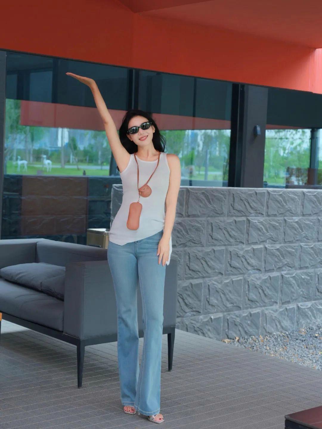 牛仔裤拍照，10个姿势，松弛漂亮又优雅，还能拍出气质好身材