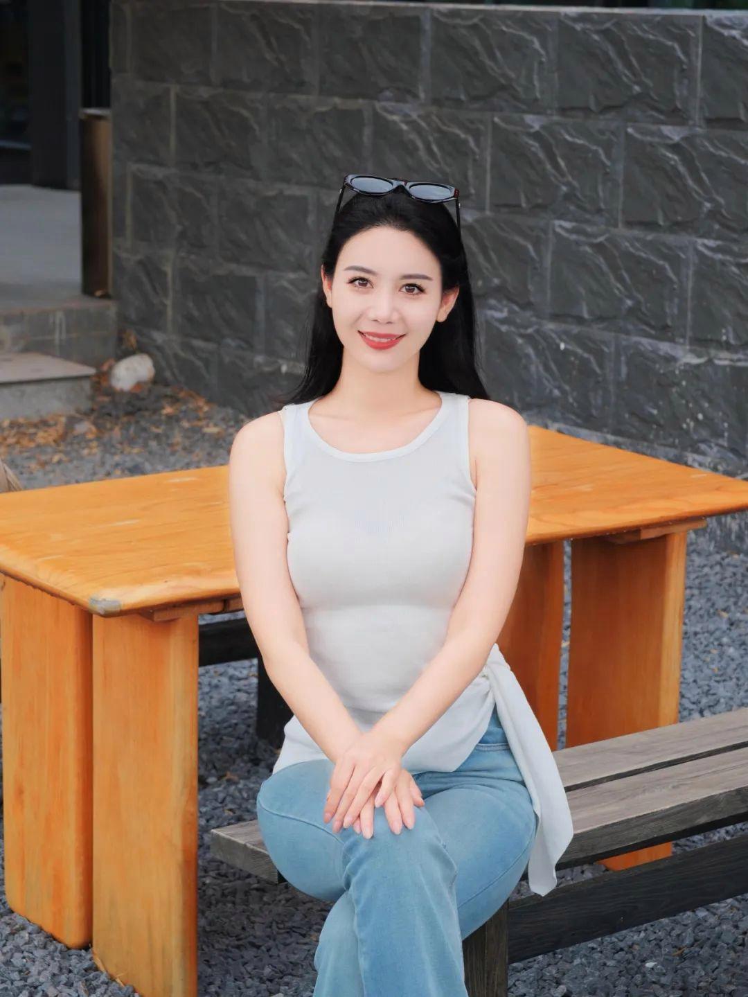 牛仔裤拍照，10个姿势，松弛漂亮又优雅，还能拍出气质好身材