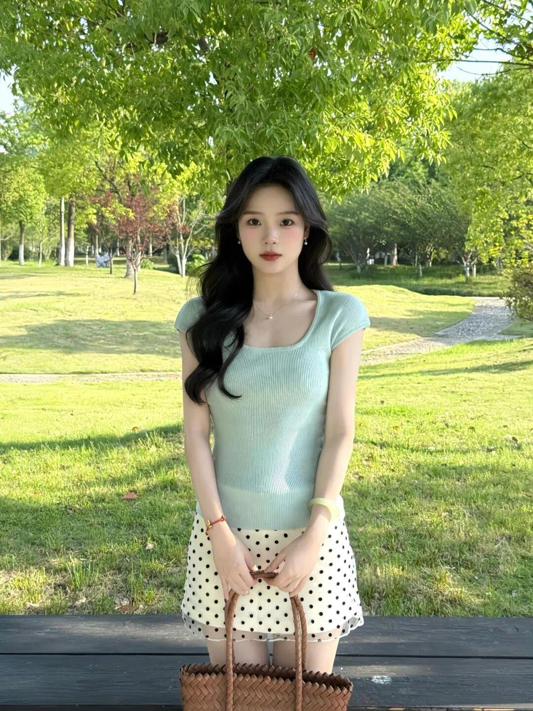 小裙子公园拍照，6个小动作，出片漂亮，自然好看有生命力