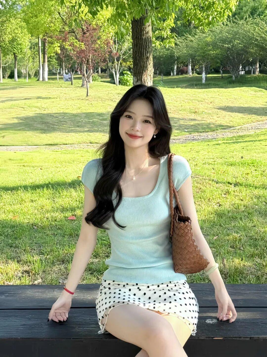 小裙子公园拍照，6个小动作，出片漂亮，自然好看有生命力
